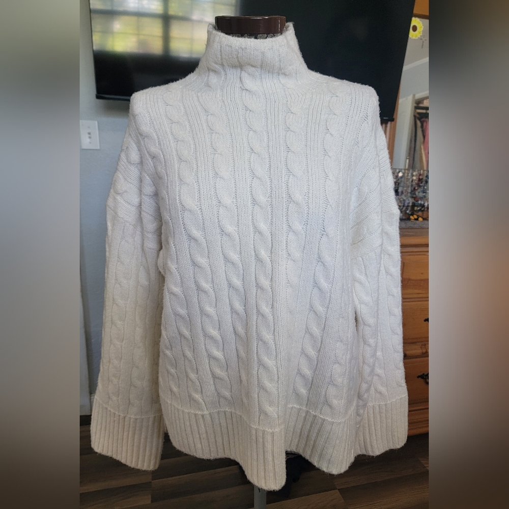 Abercrombie & Fitch Cable Knit Sweater